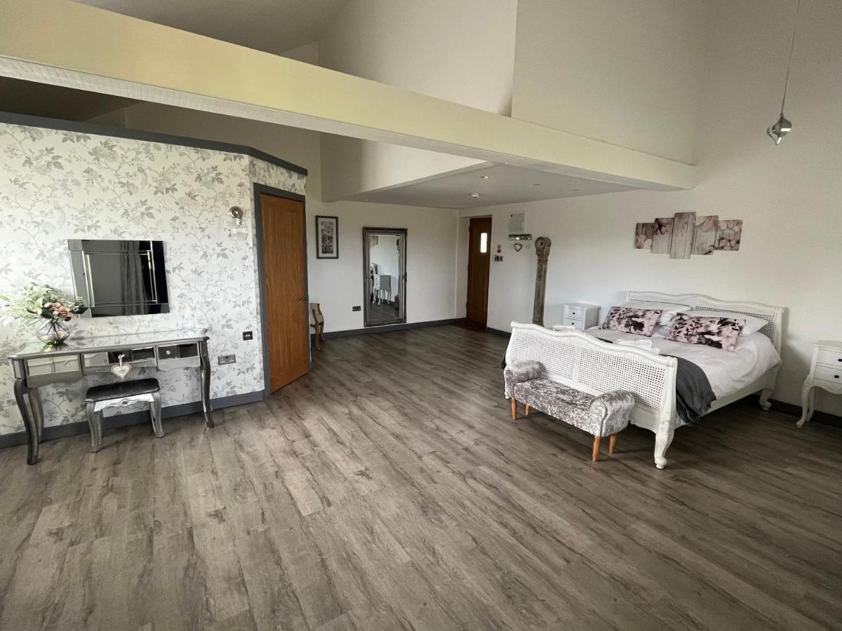 The Crown Lodges Deal Exterior foto
