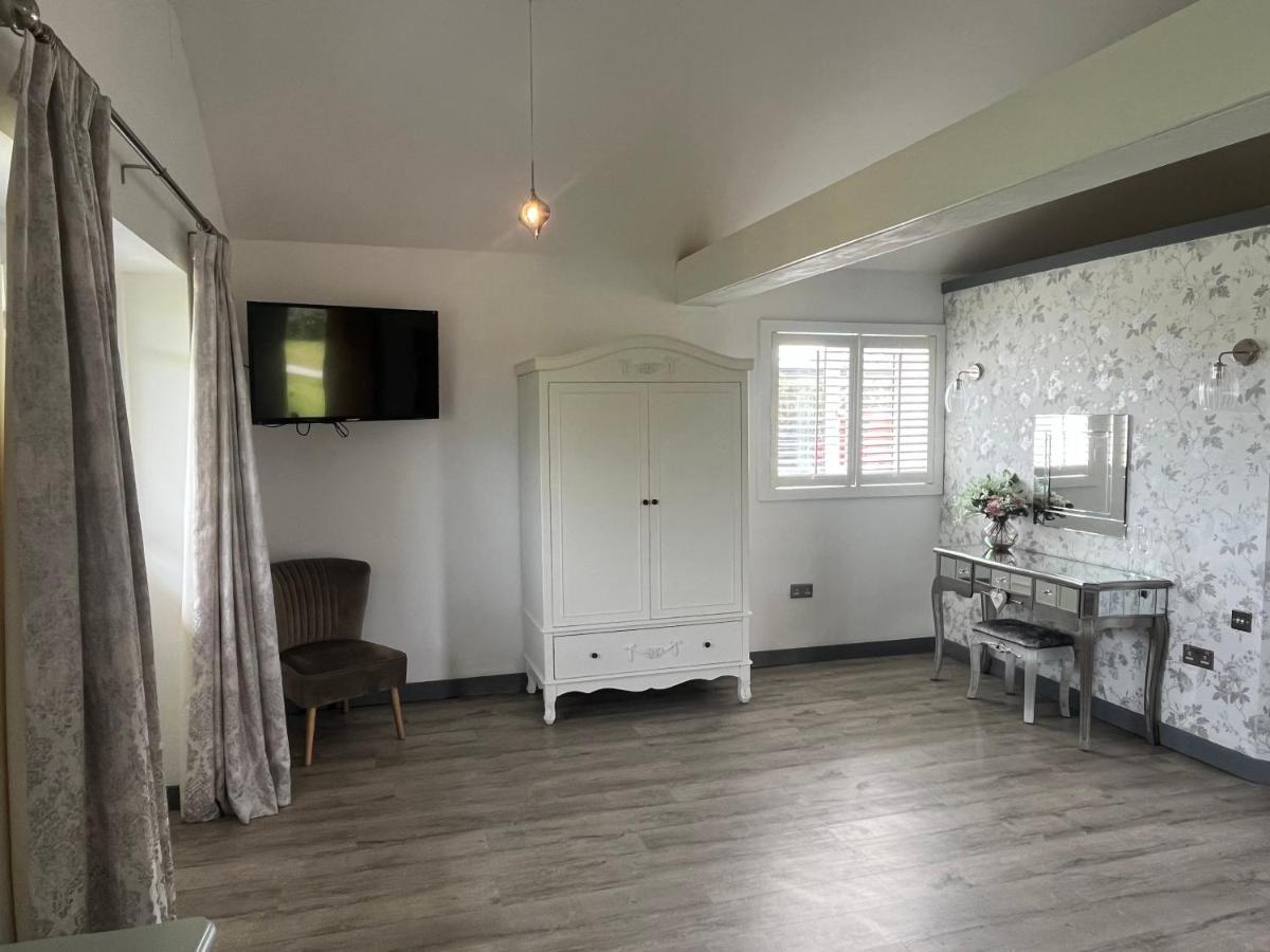 The Crown Lodges Deal Exterior foto