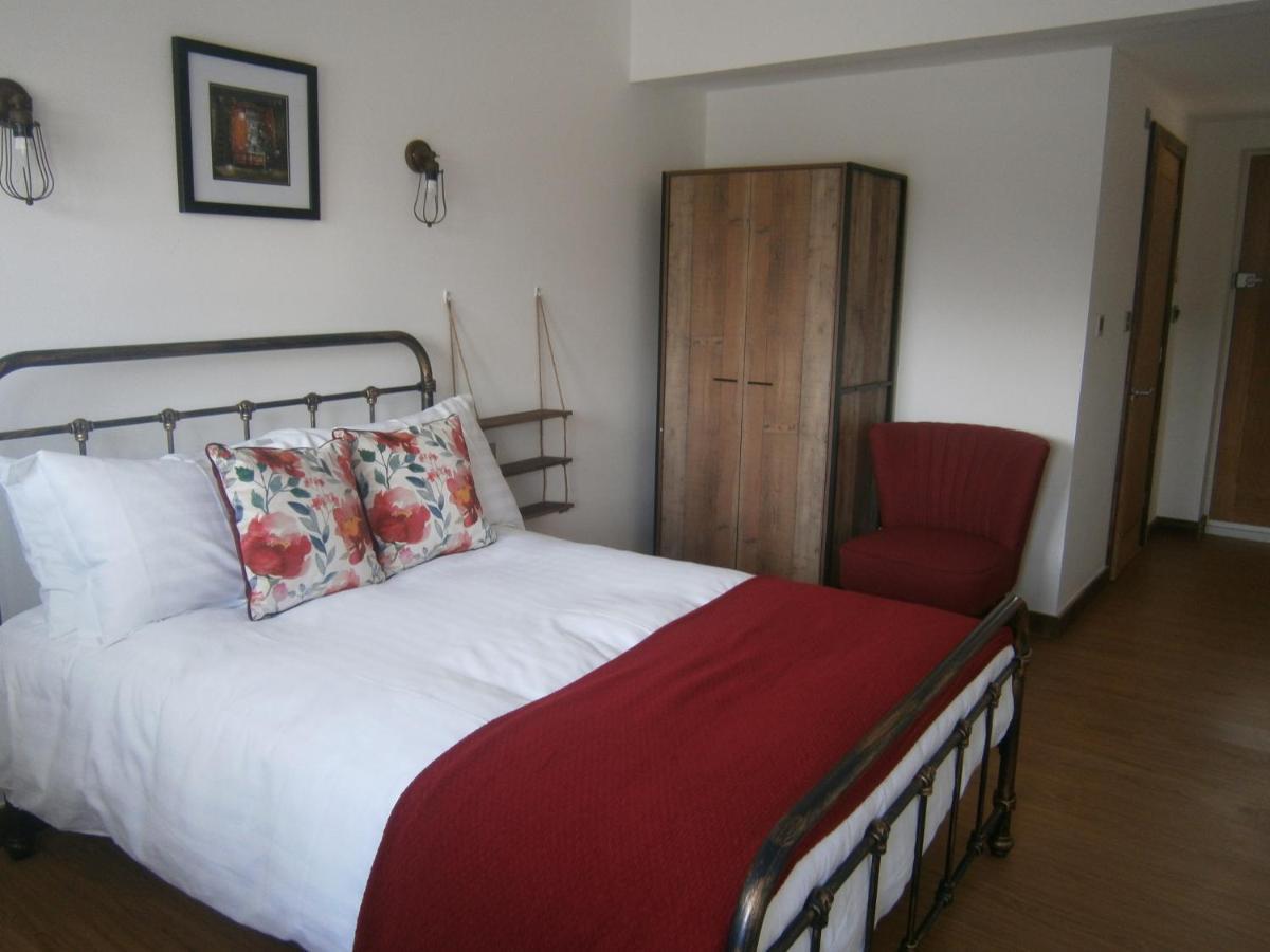 The Crown Lodges Deal Exterior foto